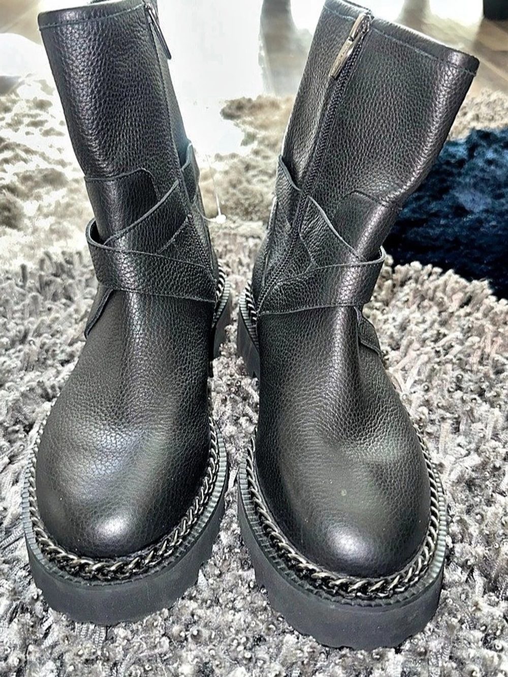 Vince Camuto Messtia Black Leather Chain Moto Boots Lug Sole 6.5